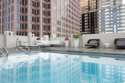 Image de Unwind in Stylish Suite with Kitchen | Rooftop & City Views | Pets Stay Free