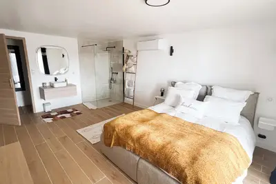 Image de Villa avec vue panoramique sur mer et montagne