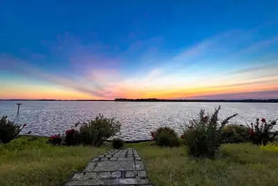 Image de High River Bank with $1m Sunset View, 3 min to College