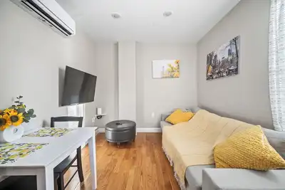 Image de Lux 1st floor 3brm/1bath North End