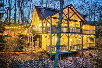 Image de Luxury Smoky Cabin | Sleeps13 +Gym + Sauna+Theater