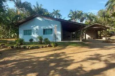 Image de House facing the beautiful SĂŁo JoĂŁo river, surrounded by nature.