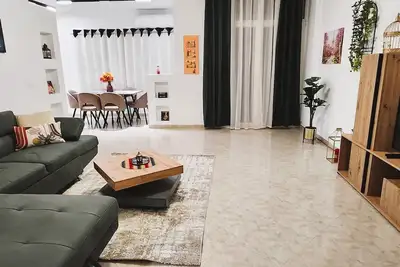 Image de 2-bedroom apartment in Durrës promenade with balcony and terrace