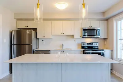 Image de Family Fun in Barrie: 3-Bedroom Townhome, Close to Attractions