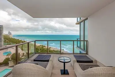 Image de Condo de luxe 5 étoiles en bord de mer au St. Regis Bal Harbour Resort