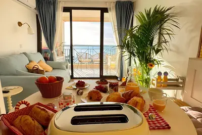 Image de Vue mer imprenable, piscine à débordement | Cannes