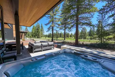 Image de A/C | Luxury Townhome | Hot Tub | Golf Course View