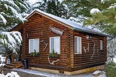 Image de Welcome to your year-round mountain getaway and historic ranch in the foothills of the North Cascades!