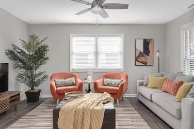 Vibrant 3-Br Home | Downtown | Sleeps 6 | Nc