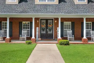 Image de Country Estate on private 6 acres. 5bed/6bath w/Movie Room and Pool Table