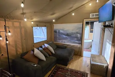 Image de Hootenanny / Cozy Yurt
