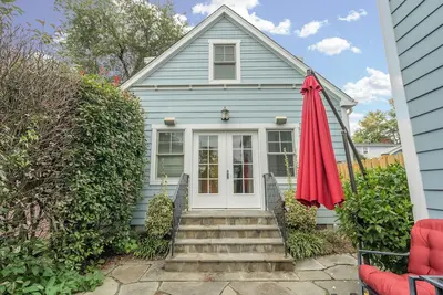 Image de Charming Home Minutes From Nation's Capital