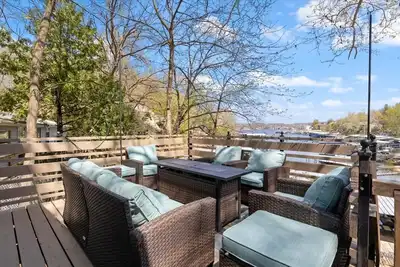 Image de 3mm Lake Ozark, Trailer Parking, Dock, Boat Slip, & Amazing Cove Views