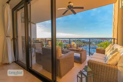 Image de Experience Coastal Luxury in This Stunning Oceanview Condo