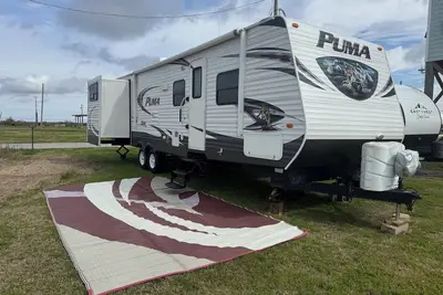 Image de Spacious Rv with Ac in charming Holly Beach