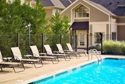 Image de 2 Convenient Rooms, Seasonal Swimming Pool, Full Kitchen!