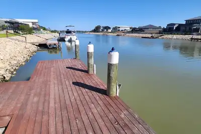 Image de Water's Edge at Wellington - 10 mins to The Bend Motorsport Park