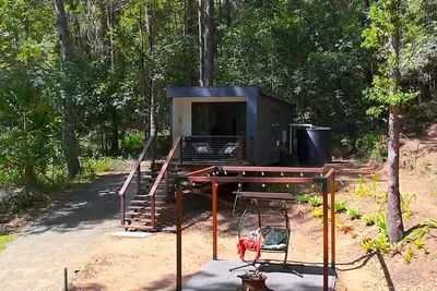 Image de Sunset Ridge - King Bed Cabin nestled at the base of Tamborine Mountain.