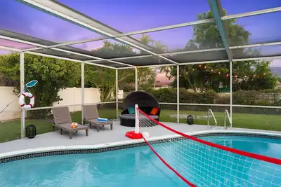 Image de Spacious 8-bed 3-bath house, WiFi, Ac, pool, arcade, games, firepit