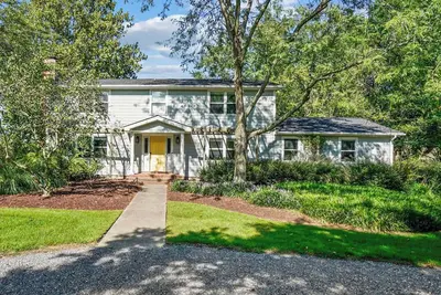 Image de Waterfront Home with Pool & Pet Friendly