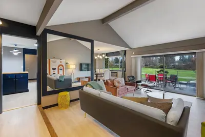 Image de Incredible Golfside Single Level Ranch, Open Layout w\/ Vintage Charm, Huge Patio, Close 2 Everything