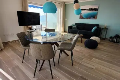 Image de Cozy apartment with sea views/parking lot