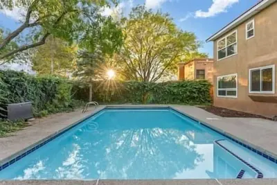 Image de Bnew 6br Postmodern 3k+sqft. Home in Abq w/ Pool!