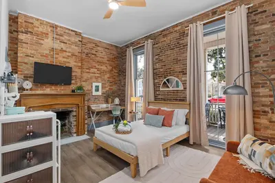 Image de 1 bedroom, 1 bathroom studio apartment in Downtown Augusta