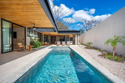 Image de Family friendly 3 bedroom with private pool & Surf Paradise