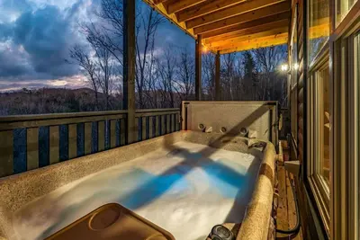Image de Luxury Mountain Retreat | Hot Tub, Theater, Game Room & Fire Pit | Sleeps 14+