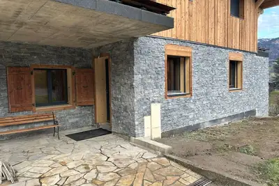 Image de Rez-de-chaussée de 80m2 d'un chalet rénové 4 chambres 8 personnes avec jardin