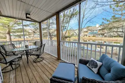Image de Lakefront 3br Sea Colony Condo – Porch with Water Views & Beach Tram Access