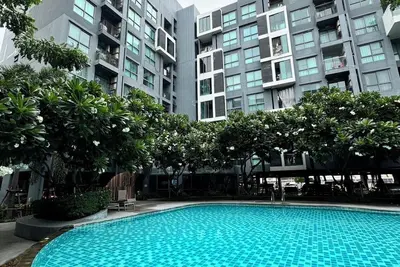 Image de Condo pool gym wifi big shopping mall boat train bus 5 min by walk night market