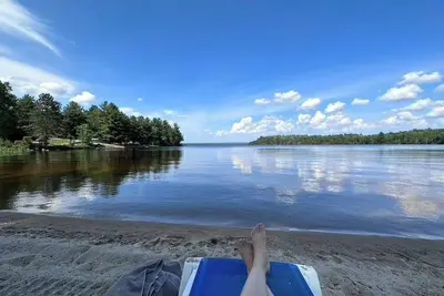 Image de Timber Haven on the water's edge with your own private, sandy beach