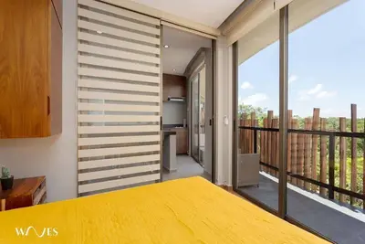 Image de 1 Br. w/Park Views in Condo w/Gym + Sauna + Steam