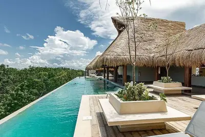 Image de 2 Br. | Roof w/Infinity Pool + Jacuzzi | Spacious