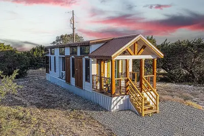 Image de Pet-Friendly Farmhouse Tiny Home w/ Private Deck
