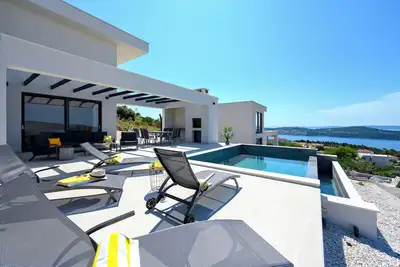 Image de Villa Petra: Your Idyllic Seaside Retreat