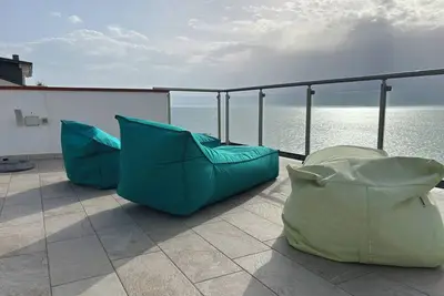 Image de Beachfront apartment with roof-terrace overlooking the Aeolian Islands.