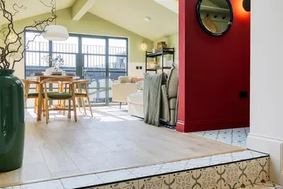 49 Wexham  - sleeps 6 guests  in 3 bedrooms