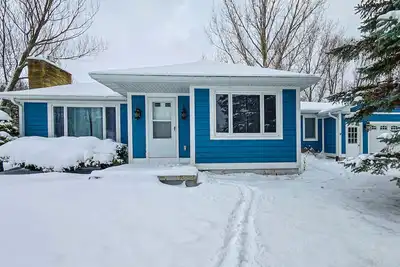 Image de Cozy Home Located near Lakes & Trails, large backyard, eV charger & Wifi