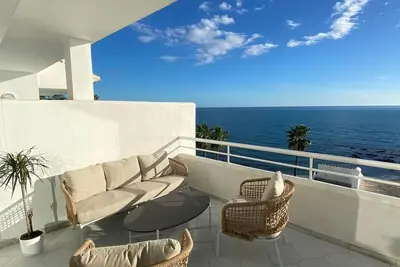 Image de Charmant appartement de 2 chambres à coucher sur la plage à Miraflores, Mijas