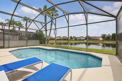 ⭐⭐Beautiful 4 Bed 3 Bath Villa with Stunning Lake View from Private Pool Deck⭐⭐