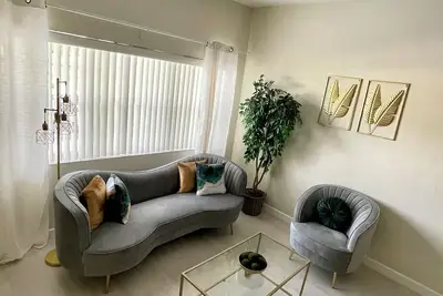 Image de 3-bedroom House Relax & Explore Close to Beaches, Boats & Bites!