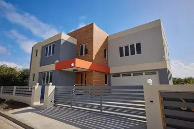 Image de Luxury 6br Villa w\/ Pool, Rooftop Deck & lower level Lounge\/ 2 Car garage\/Ac