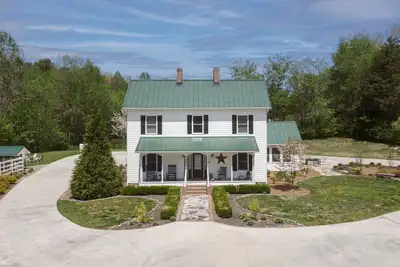 Image de Farmhouse 1. 5 Miles to Dollywood