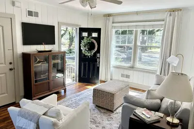 Image de Charming 1-bedroom bungalow in beautiful Downtown Georgetown with WiFi, Ac