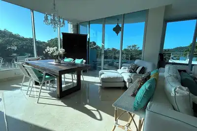 Image de Resort Living with Residential Coastal Beach Chic