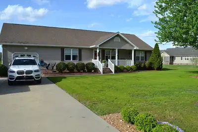 Image de Spacious 4-bedroom home with country charm in Elizabeth City.