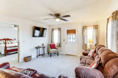 Image de 1 Mi to Lake Murray: Pet-Friendly Home w/ Deck